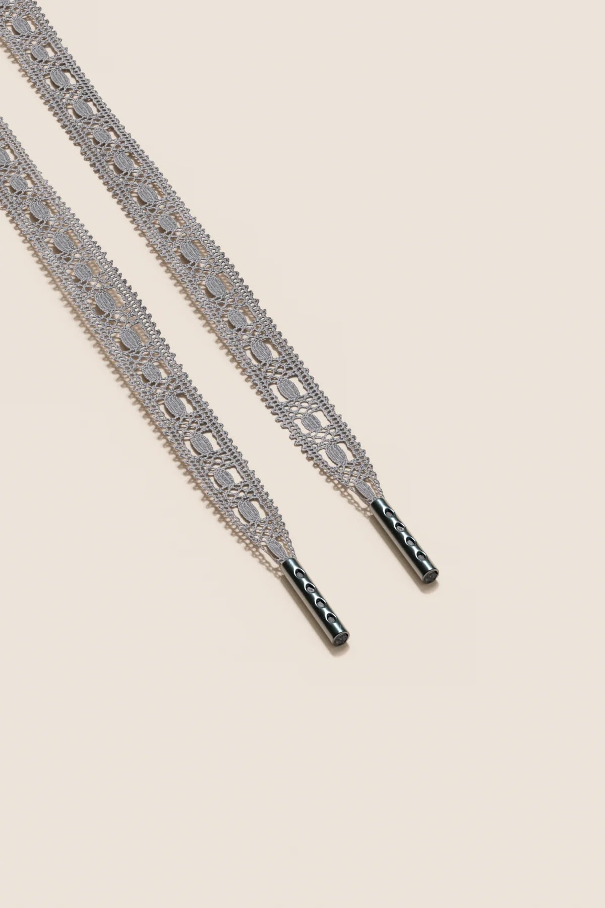 Senkels Light Grey Crochet Shoelaces with Black Nickel Aglets